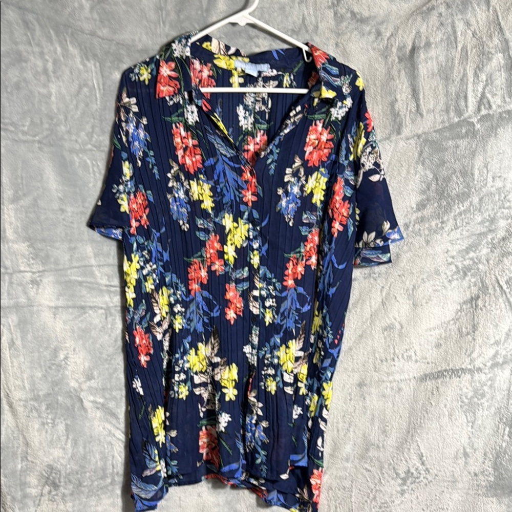 Plus size blouse 1X Floral Navy Blouse light and flutter sleeves pleats in front